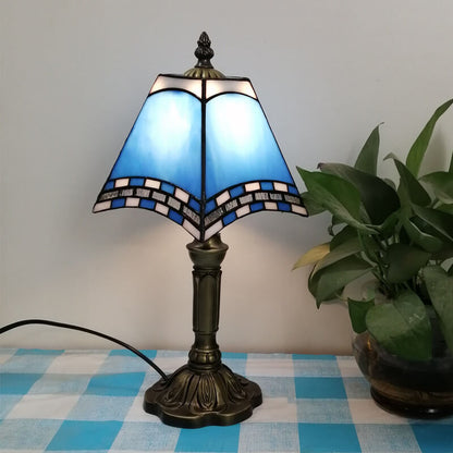 Traditional Tiffany Square Stained Glass Iron 1-Light Table Lamp For Bedroom