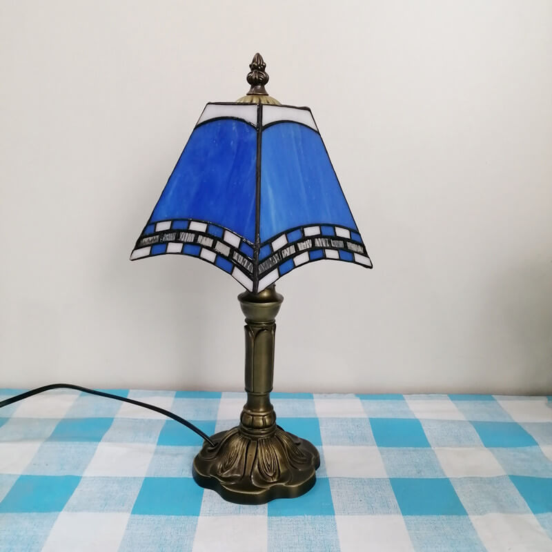 Traditional Tiffany Square Stained Glass Iron 1-Light Table Lamp For Bedroom
