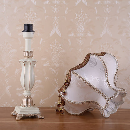 Traditional European Court Top Resin Fabric 1-Light Table Lamp For Bedroom