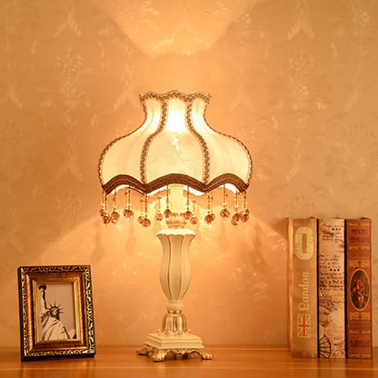 Traditional European Court Top Resin Fabric 1-Light Table Lamp For Bedroom
