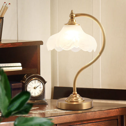 Traditional Vintage Round Copper Glass Petal Shade 1-Light Table Lamp For Bedroom