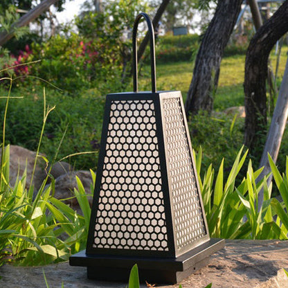 Traditional Japanese Solar Waterproof Stainless Steel Acrylic Trapezoidal Honeycombed Lantern LED Outdoor Light Landscape Lighting For Garden