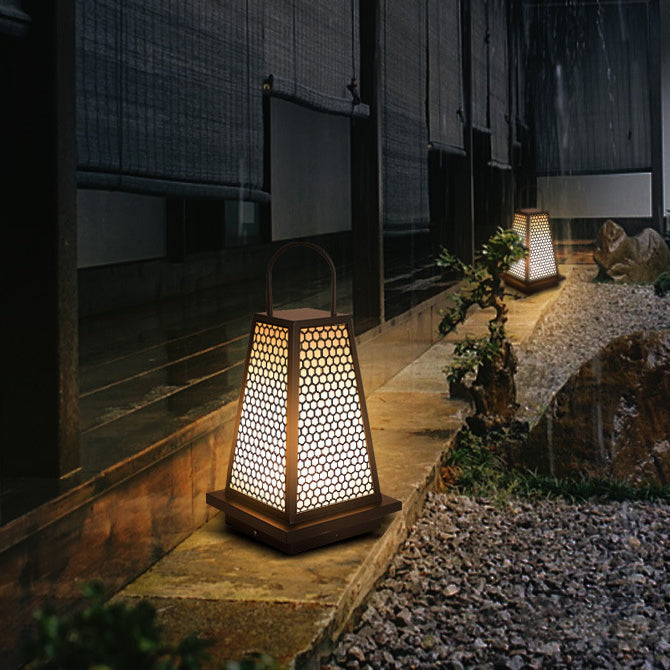 Traditional Japanese Solar Waterproof Stainless Steel Acrylic Trapezoidal Honeycombed Lantern LED Outdoor Light Landscape Lighting For Garden