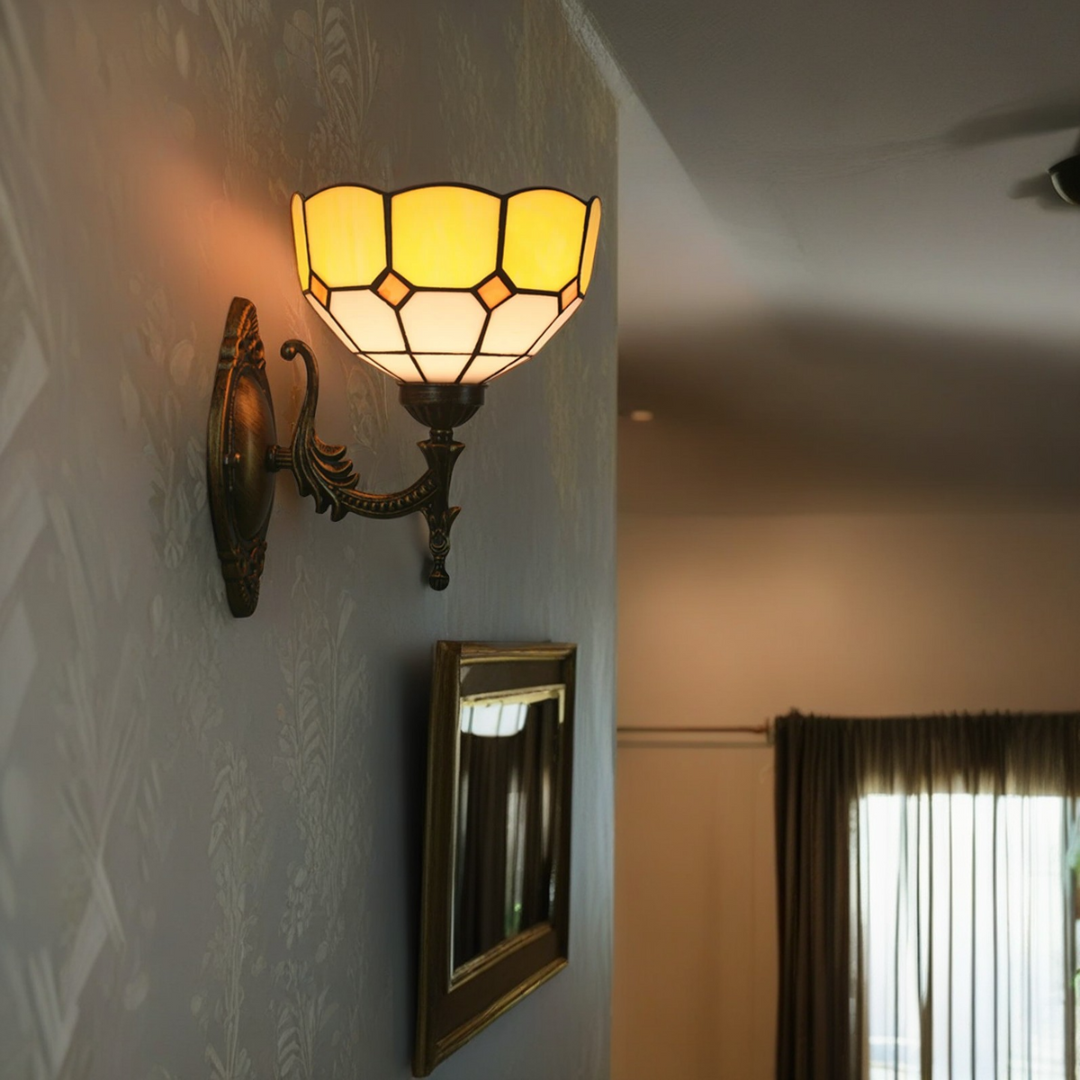 Traditional Tiffany Half Circle Alloy Iron 1-Light Wall Sconce Lamp For Bedroom